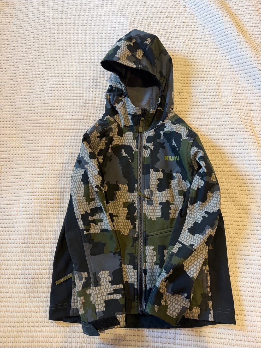 KUIU Kids' Hooded Camo Rain Jacket - Green/Gray/Black